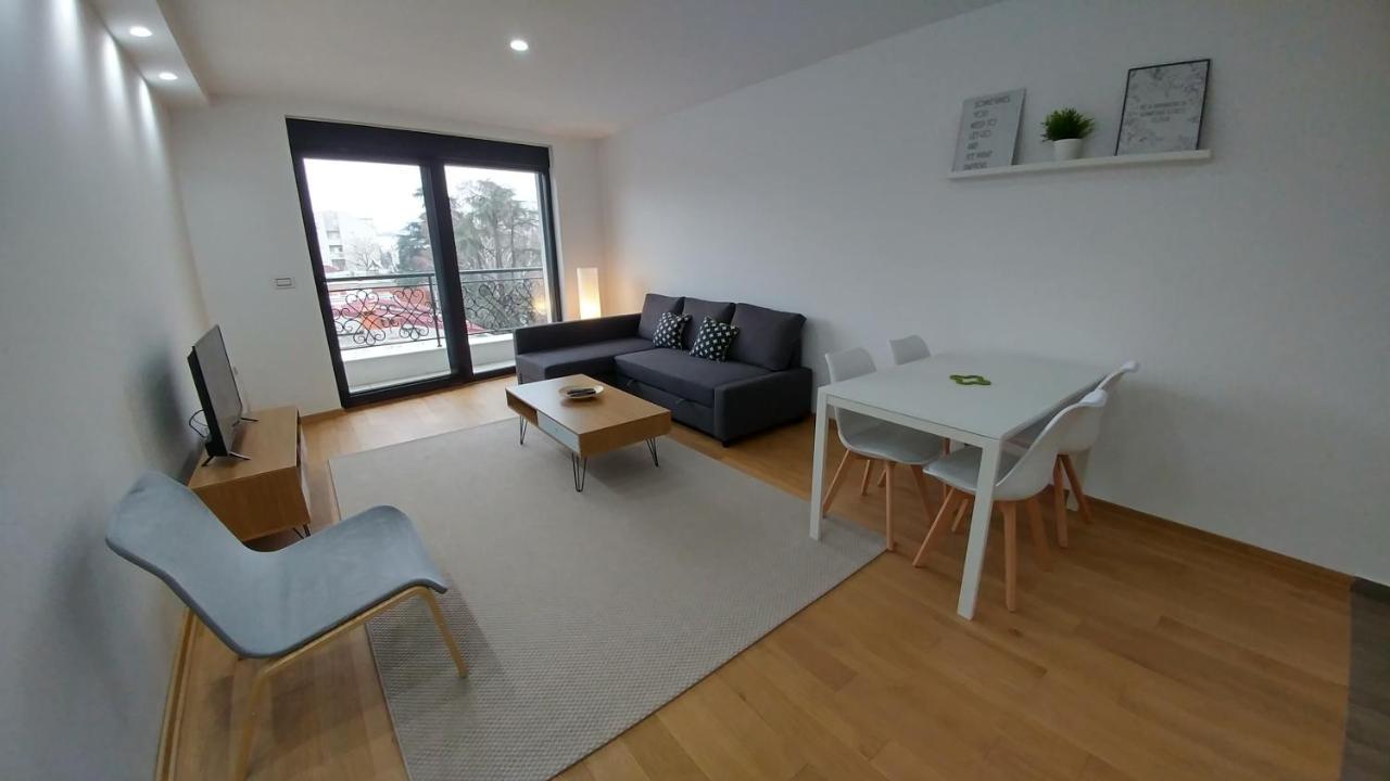 J&J Apartments Belgrade Exterior photo