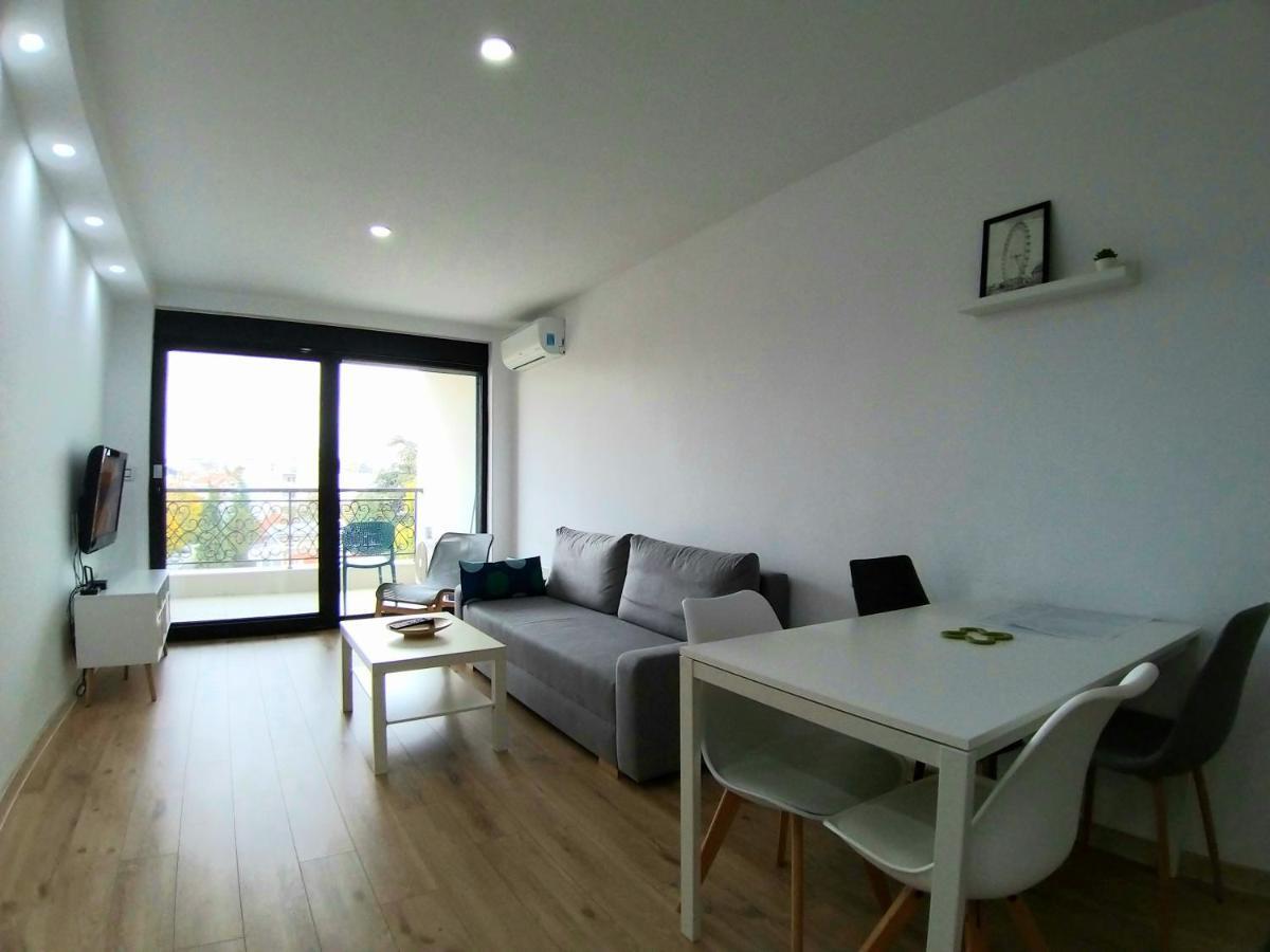 J&J Apartments Belgrade Exterior photo
